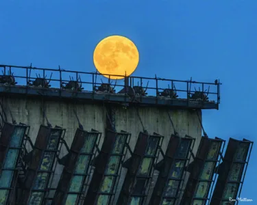 Harvest moon striking